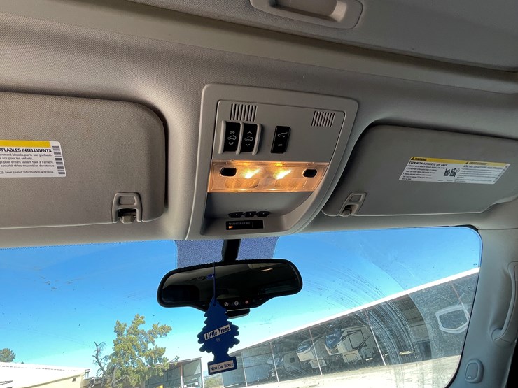 2010-cadillac-escalade-image-61