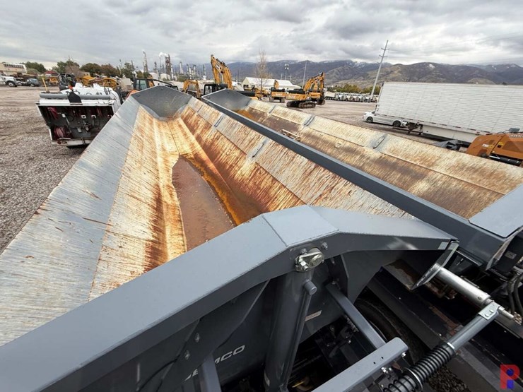 2022-demco-side-dump-image-21