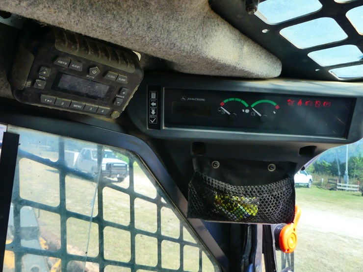 2021-deere-331g-image-17