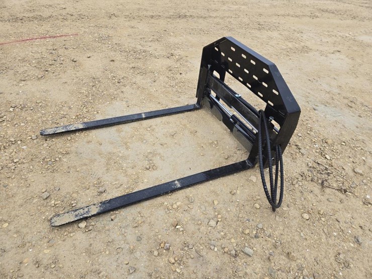 #5920-•-new-60"-hyd.-adjustable-skid-steer-pallet-forks-image-3