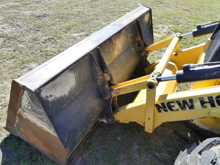 new-holland-b95c-image-12