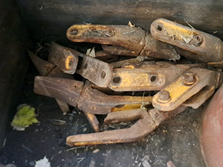 #701-•-53'-semi-trailer-and-contents-image-17