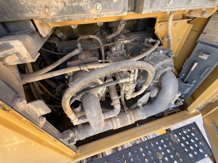 2019-deere-670g-lc-image-58