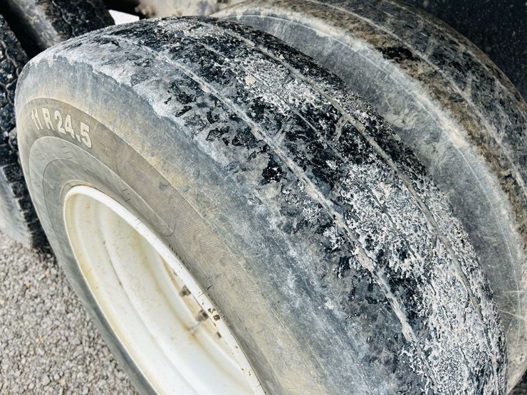 1999-freightliner-tri-axle-dump-truck-image-23