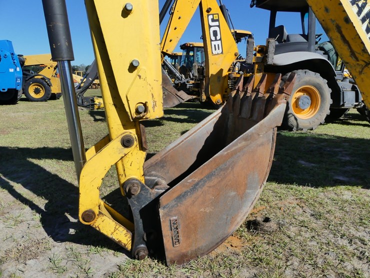 new-holland-b95c-image-8