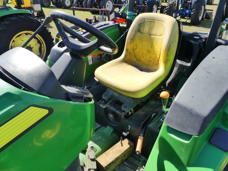 2019-john-deere-4044m-image-11