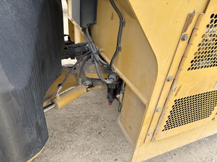 caterpillar-cb64b-image-19