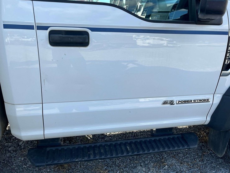 2017-ford-f550-xl-image-49