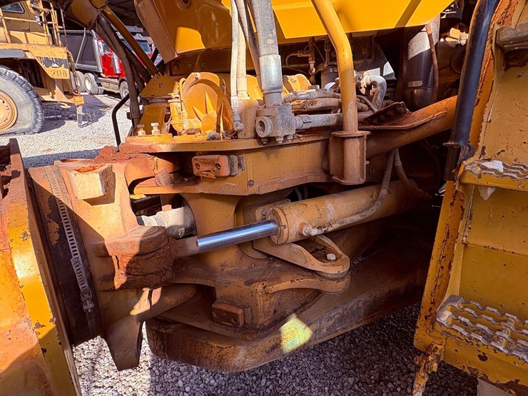 2007-caterpillar-740-image-26