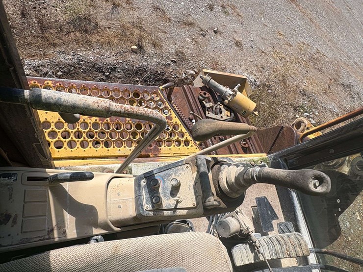 1998-caterpillar-375l-image-58