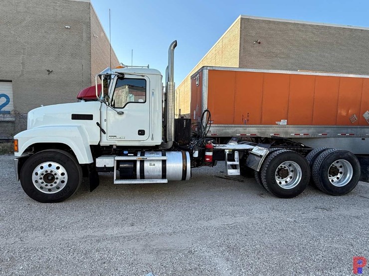 2015-mack-ch613-image-20