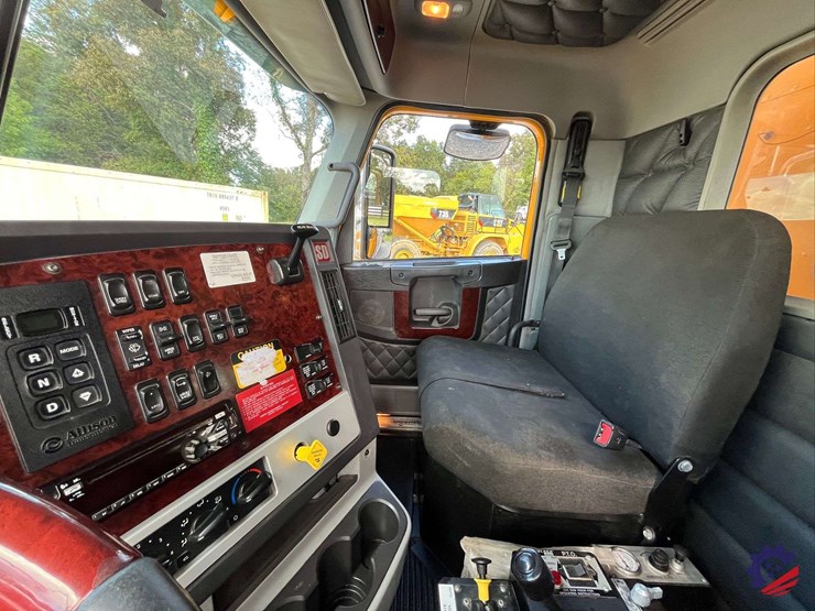 2020-freightliner-122sd-image-66