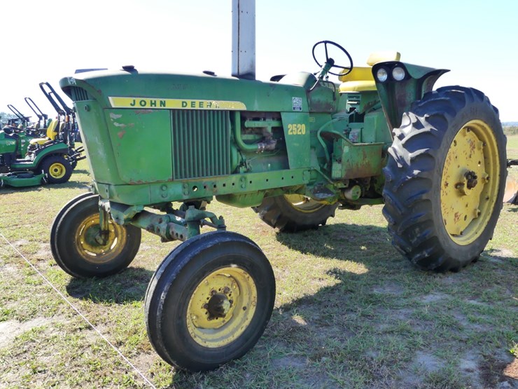 john-deere-2520-image-2