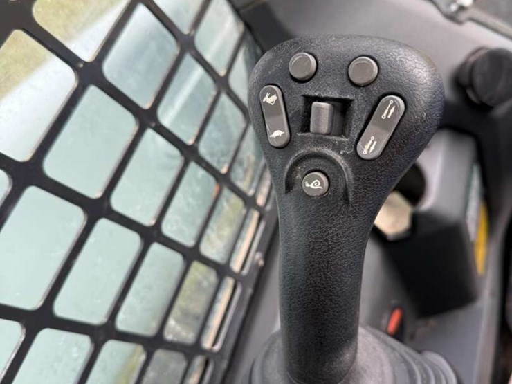 2023-bobcat-t76-image-16