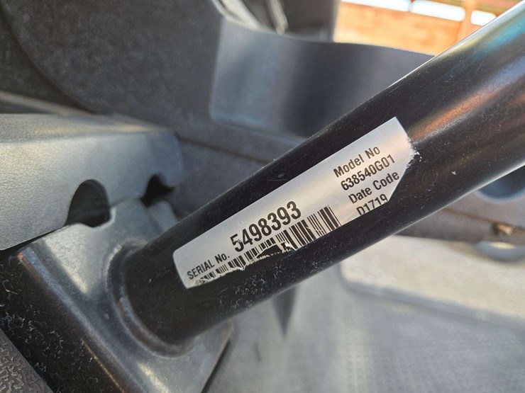 2019-e-z-go-rxv-electric-golf-cart-image-17