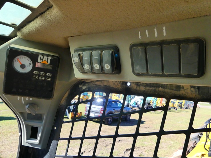 2018-caterpillar-259d-image-16