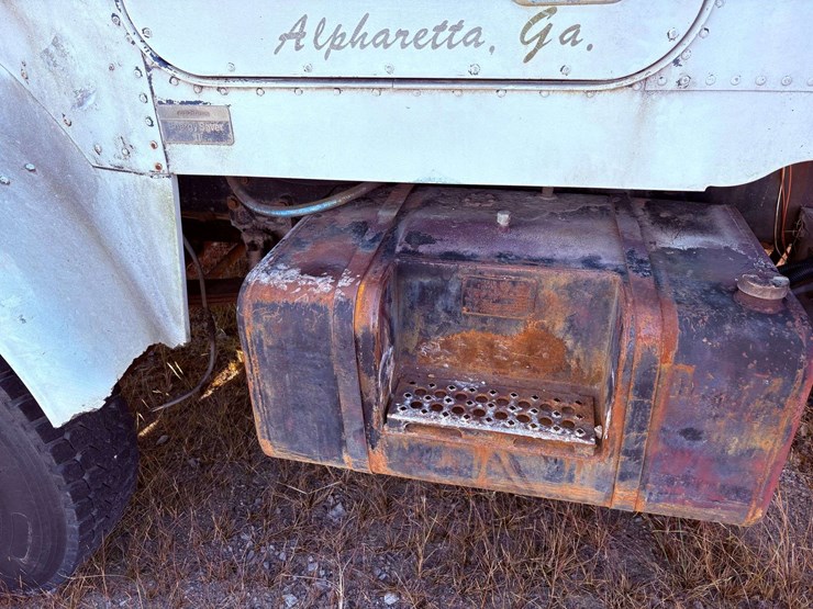 freightliner-t/a-water-truck-image-20