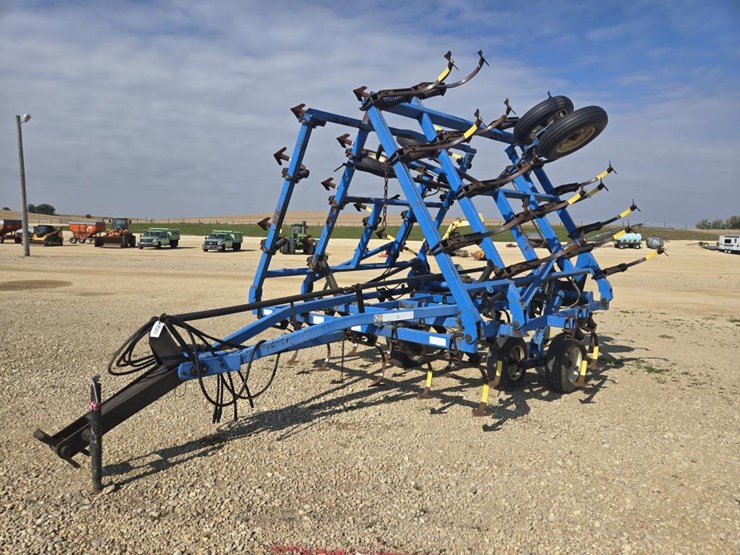#5853-•-dmi-26'-field-cultivator-image-1