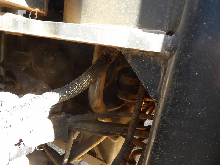 new-holland-t9040-image-22