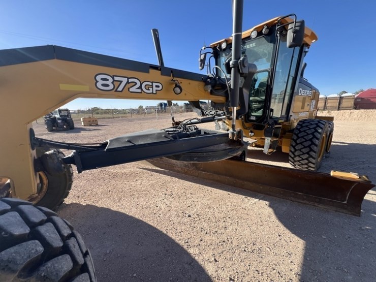 2018-deere-872gp-image-13