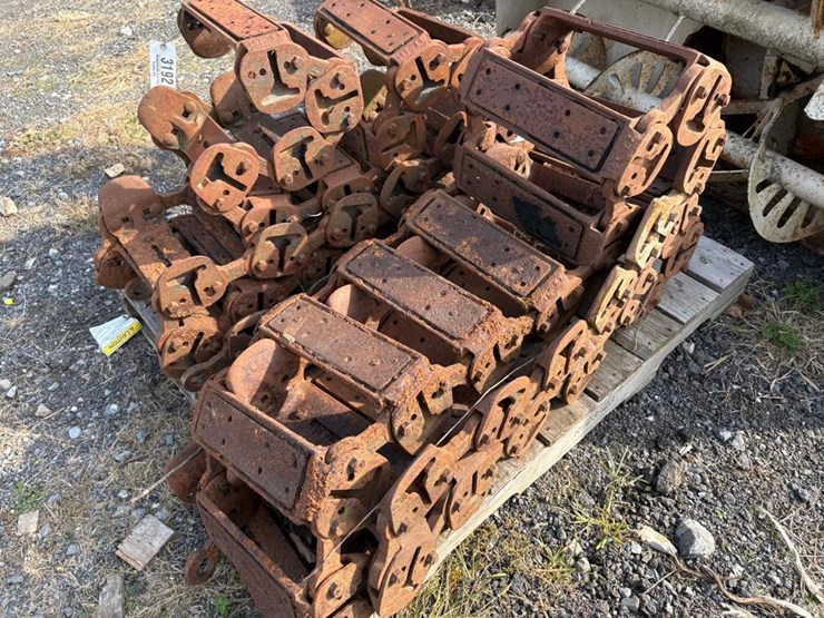 skid-steer-tracks-image-3