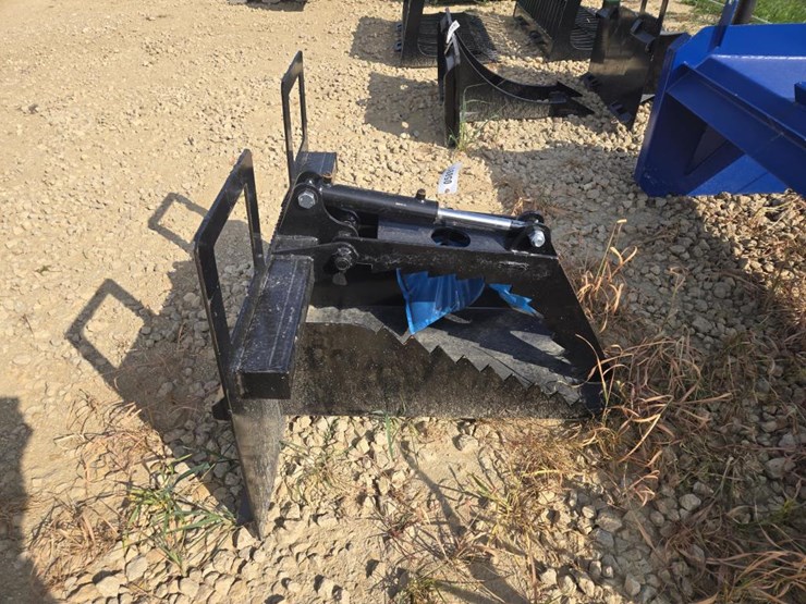 #5891-•-new-skid-steer-spade-grapple-image-2