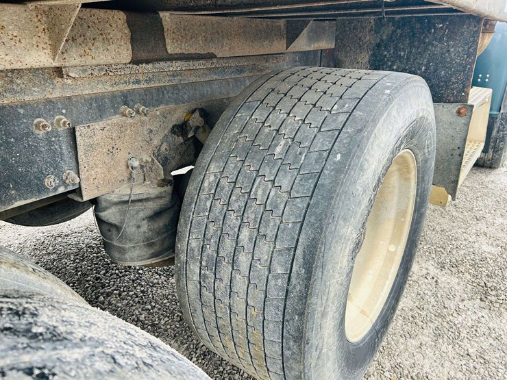 1999-freightliner-tri-axle-dump-truck-image-68