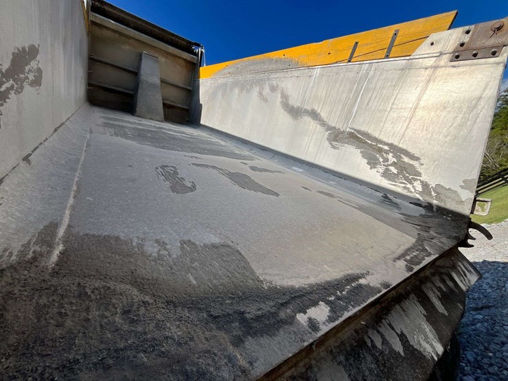 2020-freightliner-122sd-image-86