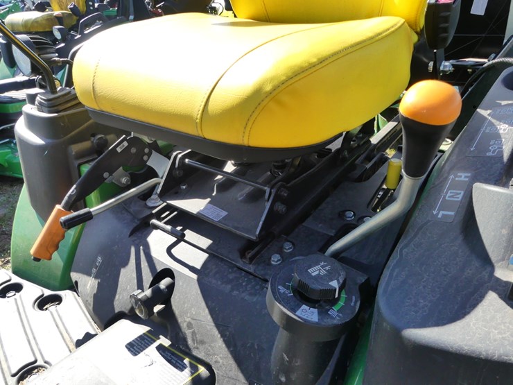 2025-john-deere-1025r-image-11