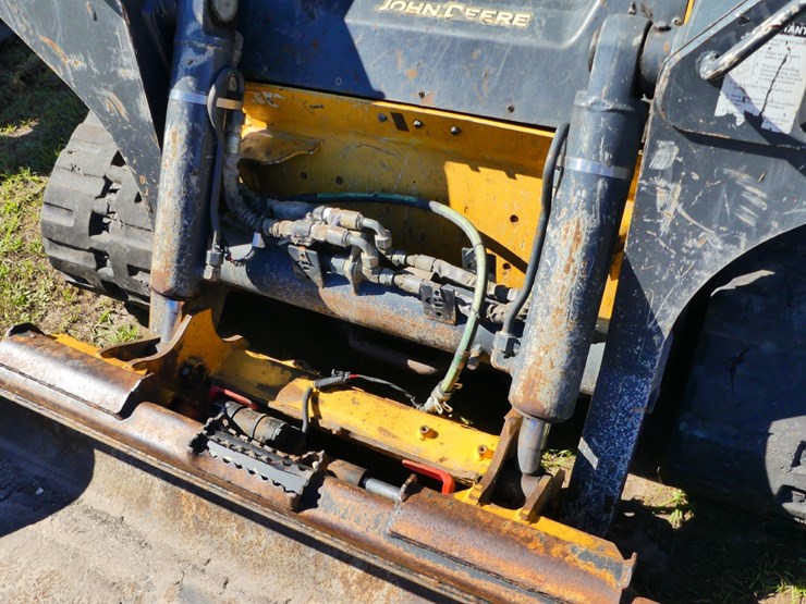 2021-deere-333g-image-11