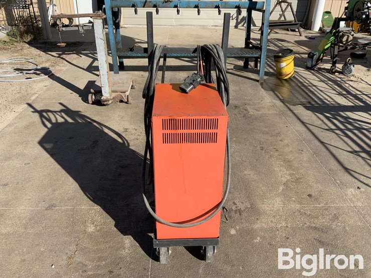 eagletronic-sr2400-mtl-forklift-battery-charger-image-4