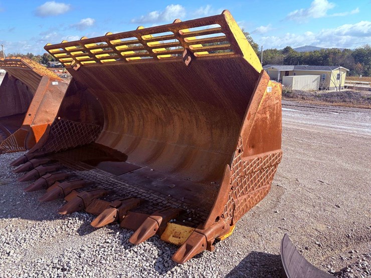 988b-spade-nose-loader-bucket-image-3