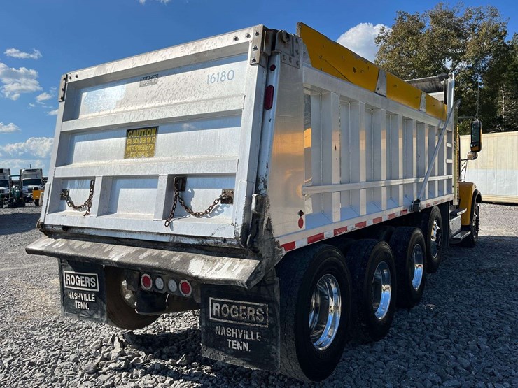 2020-freightliner-122sd-image-35