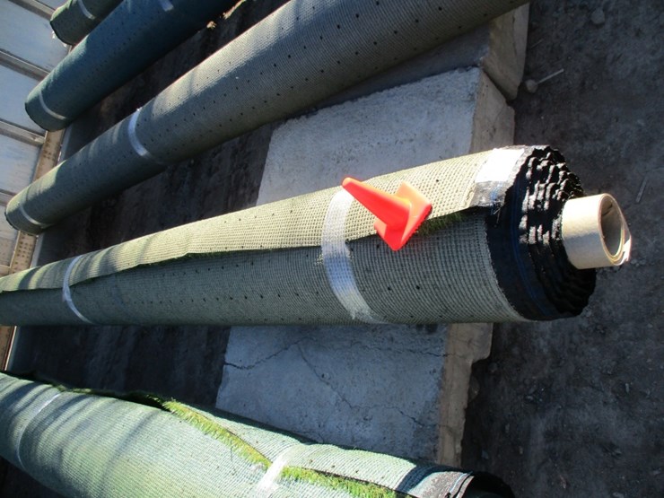 250unused-roll-of-artificial-turf-image-2