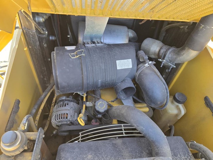 john-deere-325-image-10