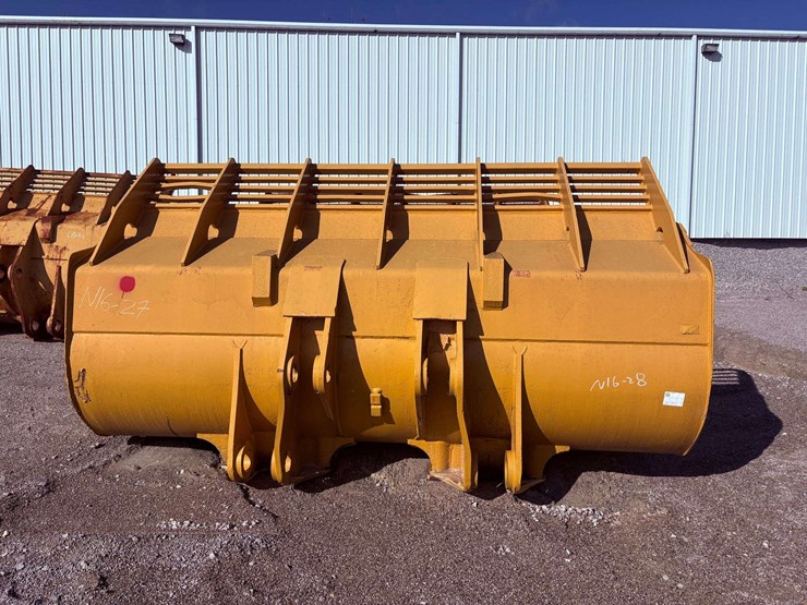 988b-spade-nose-loader-bucket-image-3