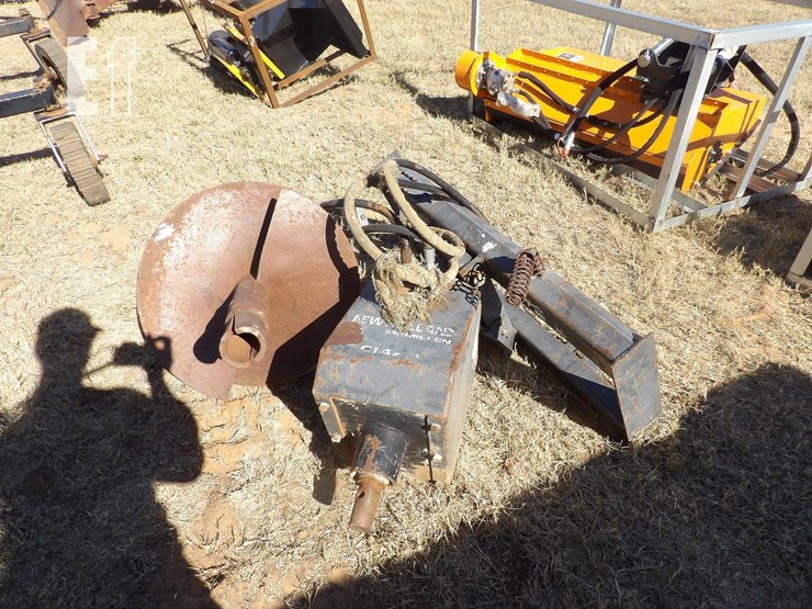 new-holland-post-hole-digger-image-1