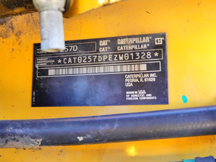 2015-caterpillar-257d-image-19