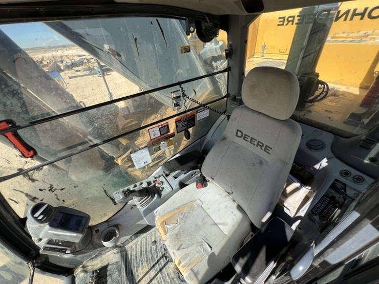 2019-deere-670g-lc-image-65