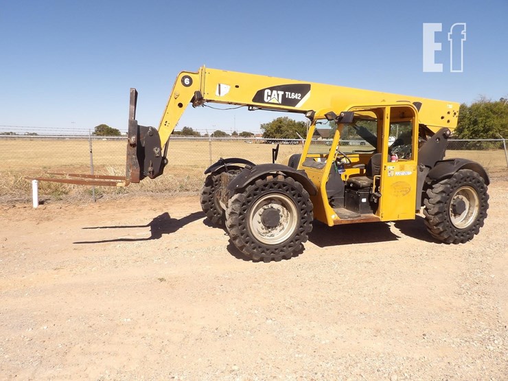 caterpillar-tl642-image-1