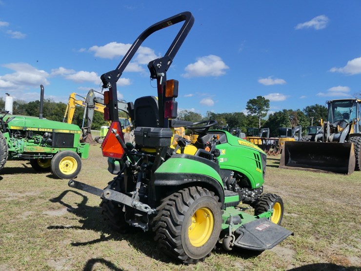 2025-john-deere-1025r-image-4