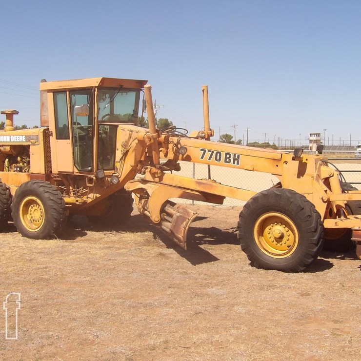 DEERE 770BH