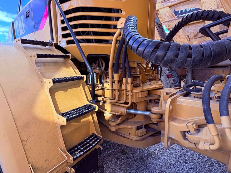 2007-caterpillar-740-image-17