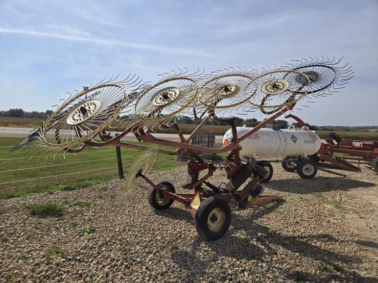 #5835-•-pull-type-10-wheel-v-rake-image-8