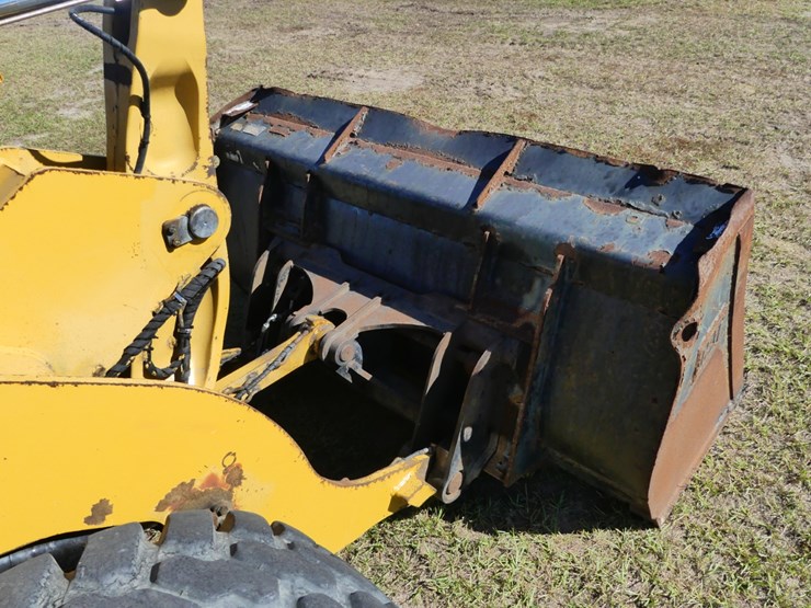 2018-caterpillar-906m-image-11