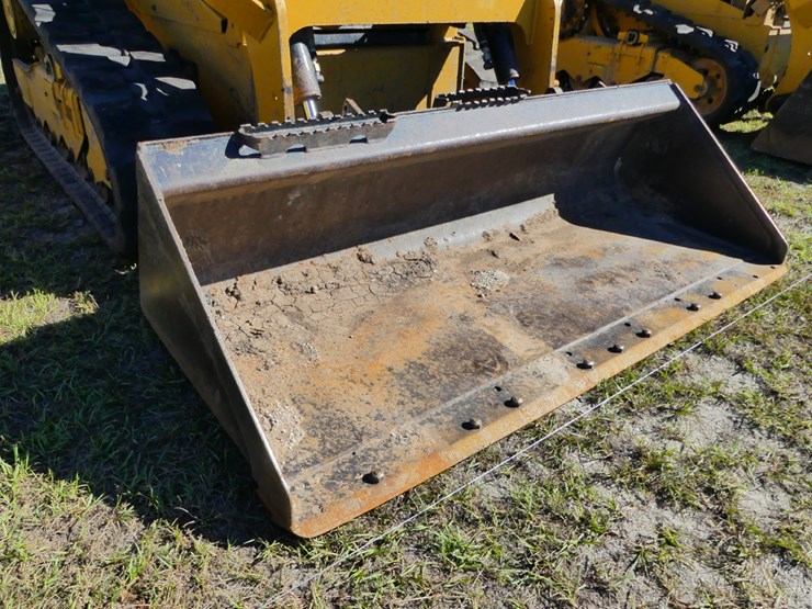 2022-caterpillar-259d3-image-12