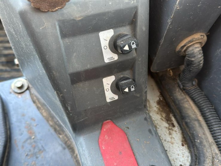 2018-takeuchi-tl8-image-39