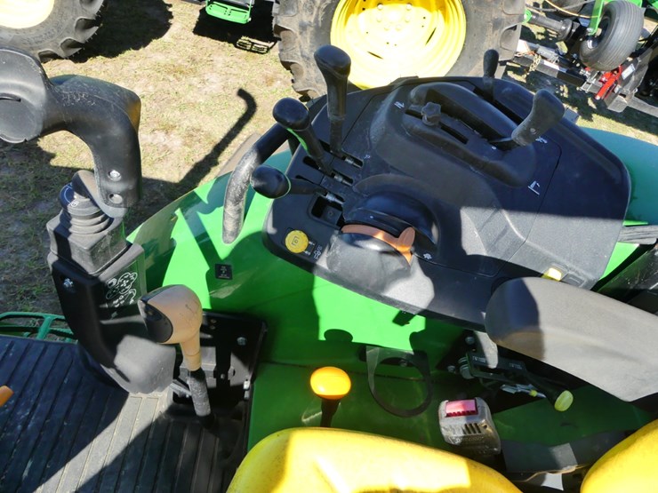 2023-john-deere-5105m-image-11