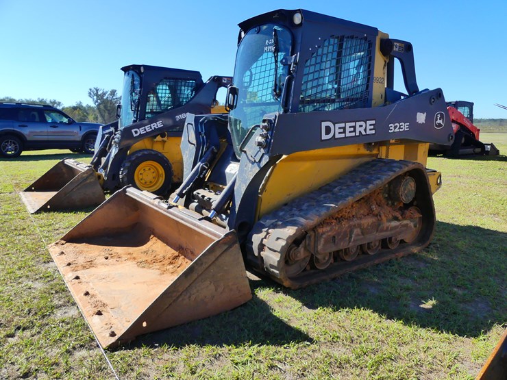 2018-deere-323e-image-2