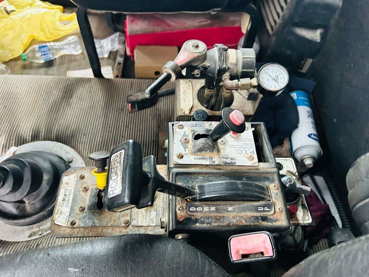 1999-freightliner-tri-axle-dump-truck-image-87